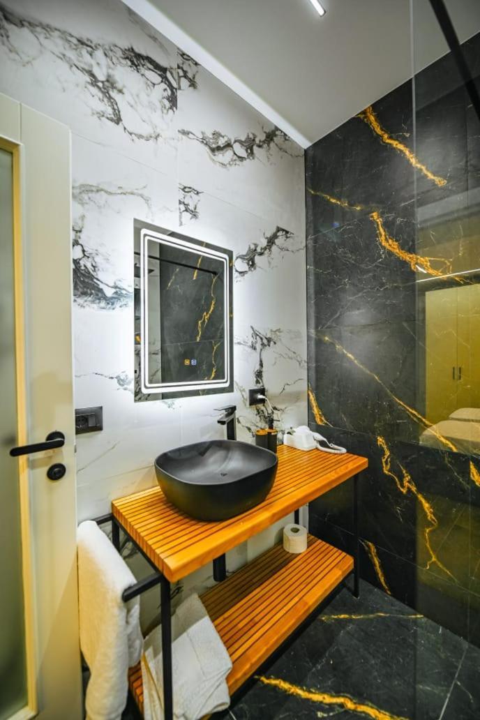 Mon Ami Boutique Hotel شكودر المظهر الخارجي الصورة